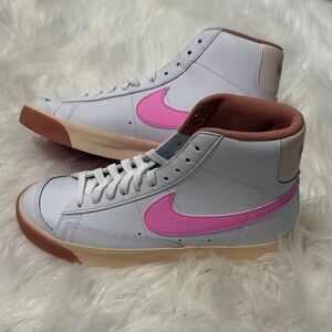 New and never worn! Nike Blazer Mids ‘77  Sneakers - White and Pink